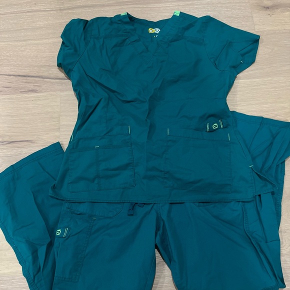 Cherokee workwear and Wonder Flex scrub lot hunters, green size Large - Picture 5 of 7